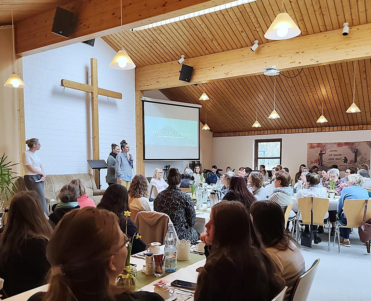 Frauenfrühstück1 14 03 AnsichtHinten